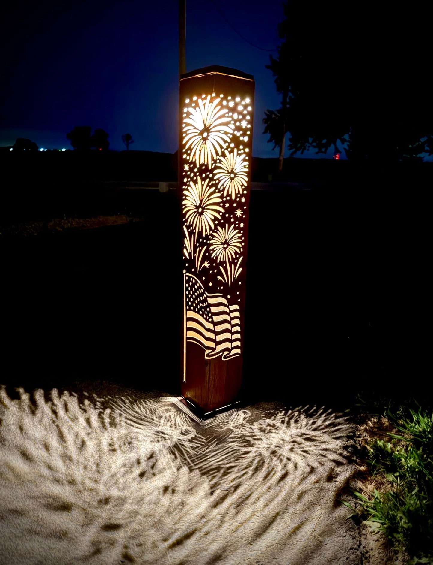Star-Spangled Nights – Steel Solar Luminary Pillar | 40-inch